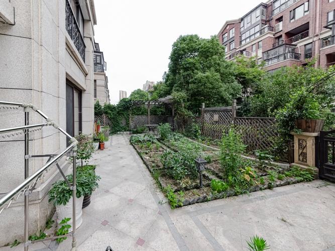 全屋地暖·全实木豪装·满五带地下 金御华府底复洋房深度解析