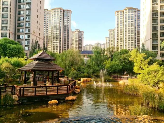 御锦源秋色如画 金御满园诗意浓